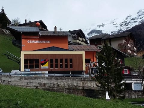 Appartement mit Bergblick und Dorf