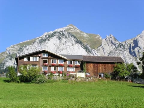 "Tanzhus" , Tanzhaus