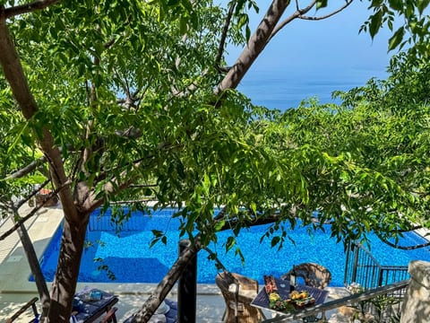 Charmantes Steinhaus mit Pool und Meerblick