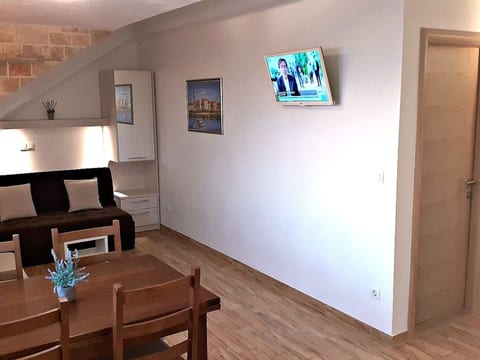 Schöne Ferienwohnung in Baska Voda mit Terrasse