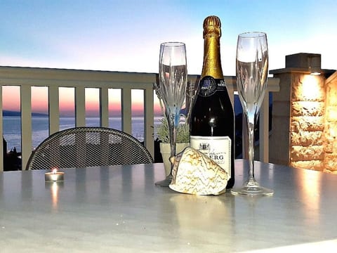 Schöne Ferienwohnung in Baska Voda mit Terrasse
