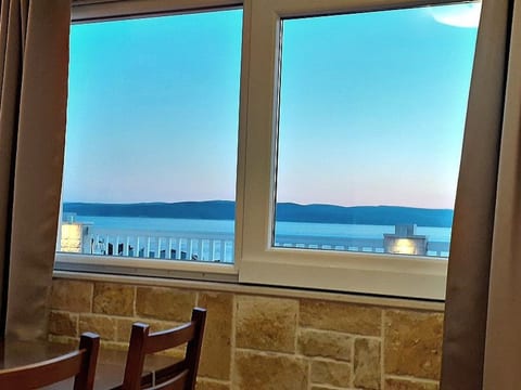 Schöne Ferienwohnung in Baska Voda mit Terrasse