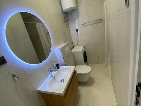 Frisch renovierte Ferienwohnung mit Meerblick