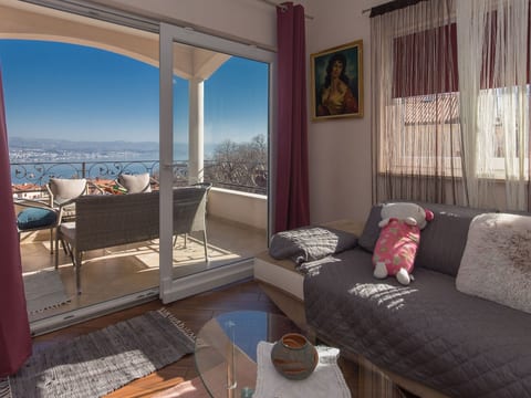 Wohnung in der Villa Emily mit herrlichem Meerblick