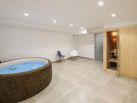 Luxusvilla Viola mit Pool, Sauna und Fitnessraum