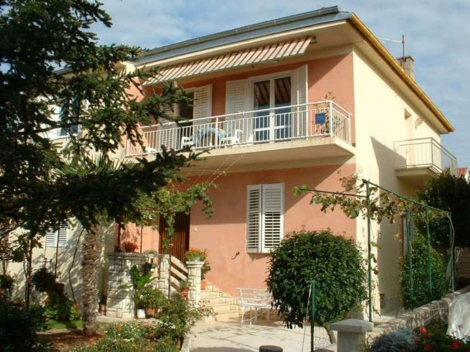 App žardin mit Balkon - Punat