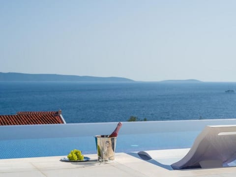 Villa Julian mit beheiztem Pool