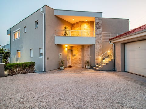 Villa Olea- Pool, Grill, Nähe Flughafen Split