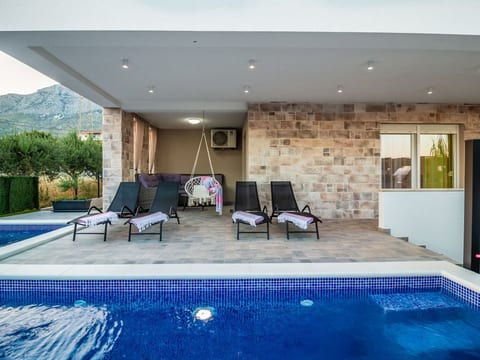 Villa Olea- Pool, Grill, Nähe Flughafen Split
