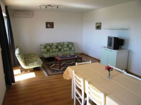 Nette Ferienwohnung mit Whirlpool und Garten