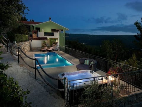 Privatwohnung mit Jacuzzi und Schwimmbad