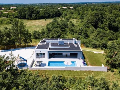 Villa Sanivaro mit beheiztem Pool und Whirlpool