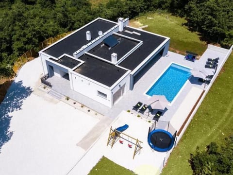 Villa Sanivaro mit beheiztem Pool und Whirlpool