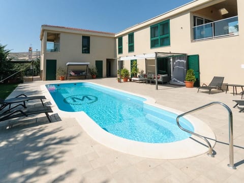Villa Marta Trogir für 10 Personen in Plano
