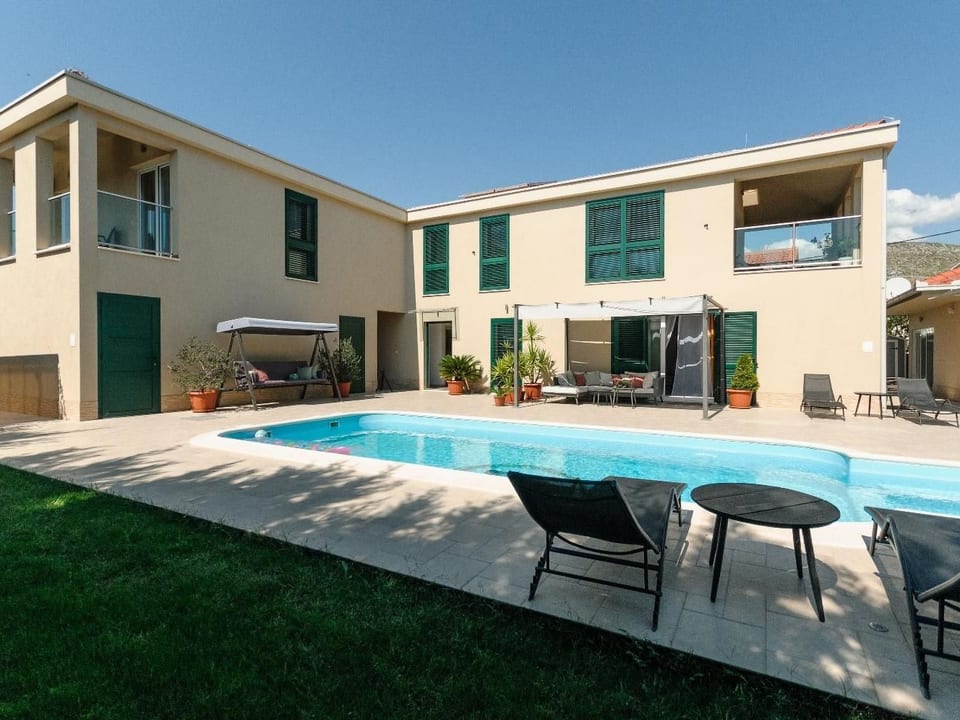 Villa Marta Trogir für 10 Personen in Plano - Mastrinka