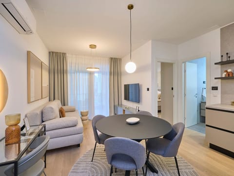 "Splitful Apartment"