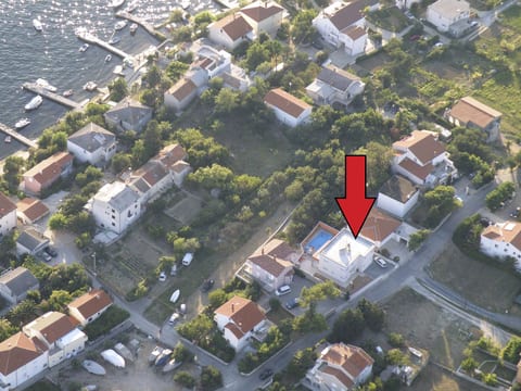 Villa Summer Escape in Barbat mit Garten und Aussicht