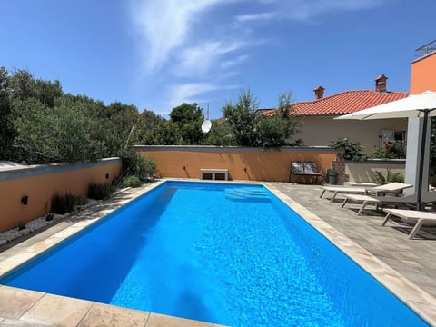 Villa Summer Escape in Barbat mit Garten und Aussicht