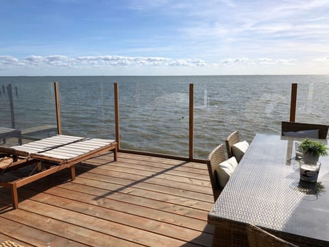 Chalet mit Wasserblick