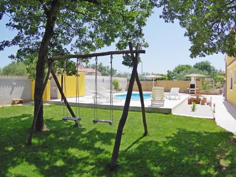 Haus in Sveti Kirin mit Privatem Pool, 4 Schlafzimmer