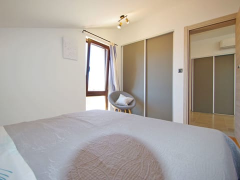 in Valbandon mit schönem Balkon
