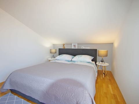 in Valbandon mit schönem Balkon