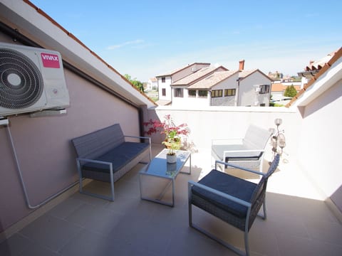 in Valbandon mit schönem Balkon