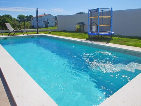 mit privatem Pool, Dorf Šišan
