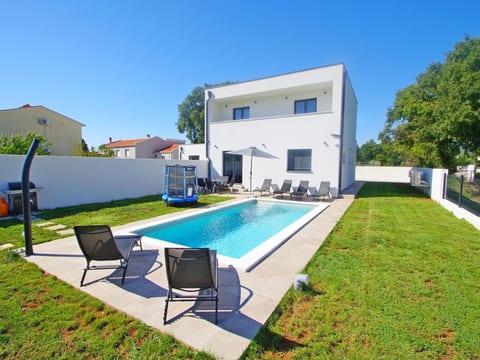 mit privatem Pool, Dorf Šišan
