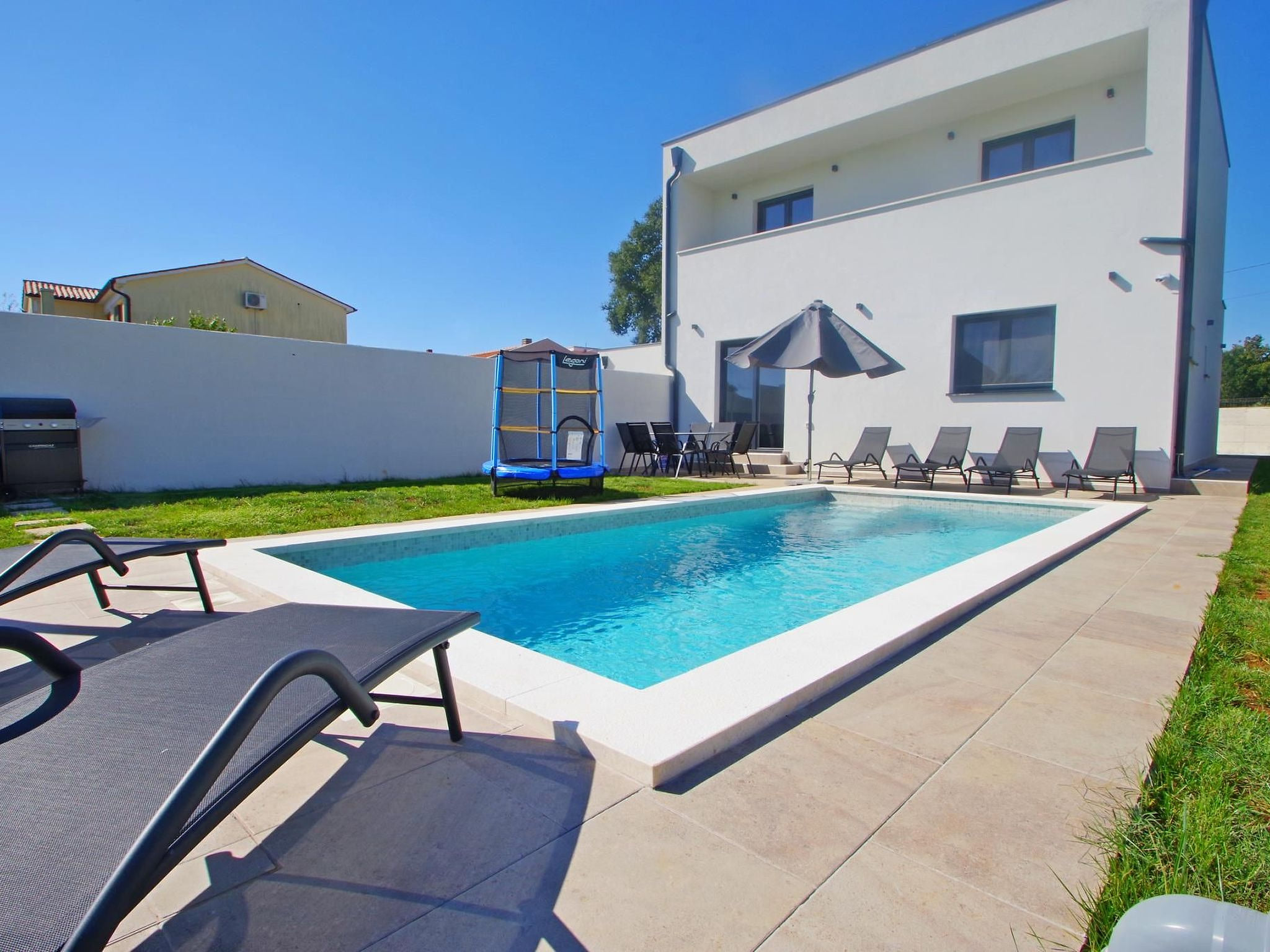 mit privatem Pool, Dorf Šišan