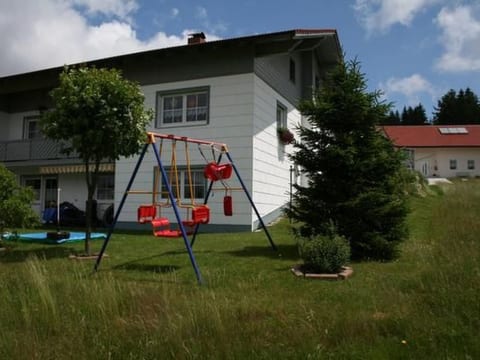 in Ludwigsreut mit Grill und Garten