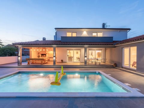 Villa Casa Mara mit beheiztem Pool