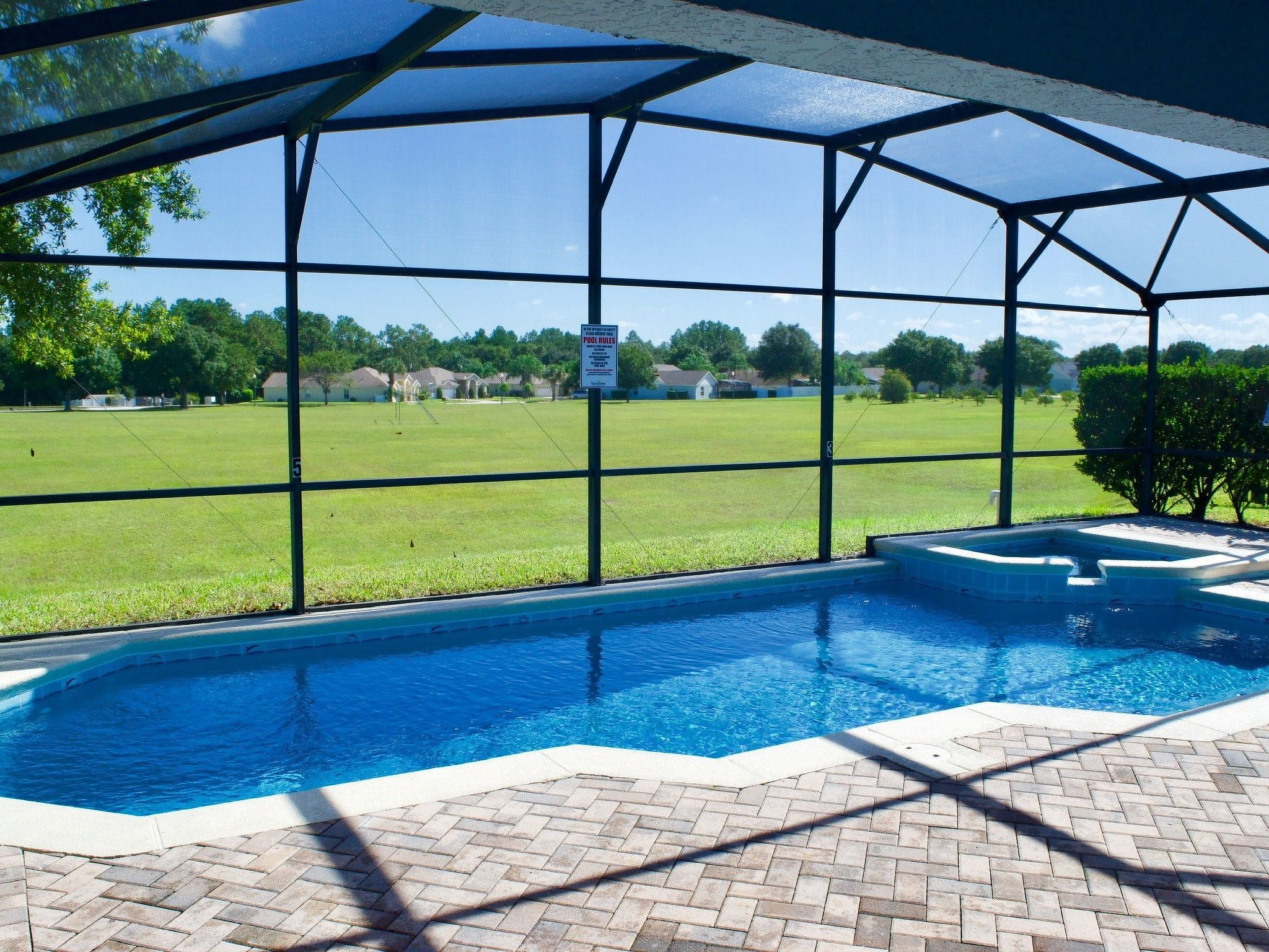 Entspannende Familienvilla mit privatem Pool und Spa. Große Lanai mit reichlich