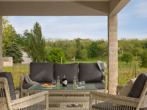 Charmante Villa mit gepflegtem Garten und beheiztem Pool
