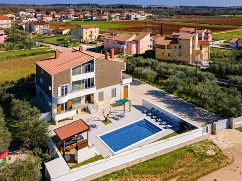 Ferienvilla "Villa Berg" mit privatem Pool