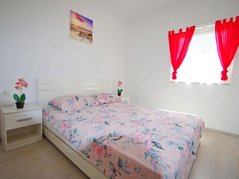2 schlafzimmer ferienwohnung in viilage Loborika