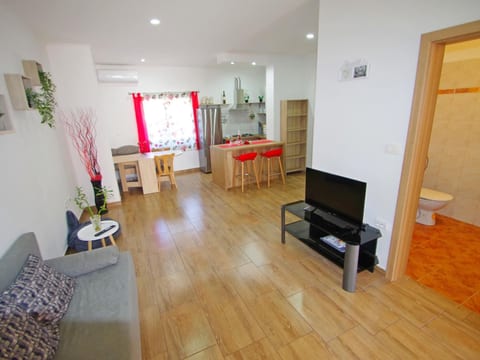 2 schlafzimmer ferienwohnung in viilage Loborika