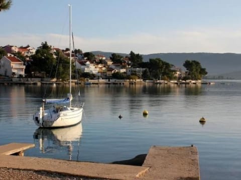 für 3 Personen  + 1 Kind ca. 68 m&sup2; in Žaboric, Dalmatien (Gespanschaft Sib