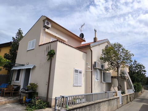 für 3 Personen  + 1 Kind ca. 68 m&sup2; in Žaboric, Dalmatien (Gespanschaft Sib