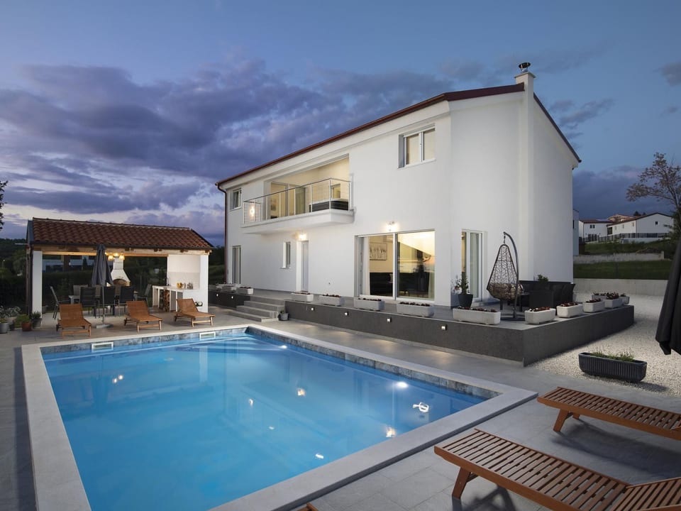 Villa Euphoria mit Pool, Sauna und Whirlpool - Fabci