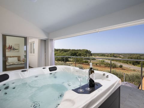 Villa Euphoria mit Pool, Sauna und Whirlpool