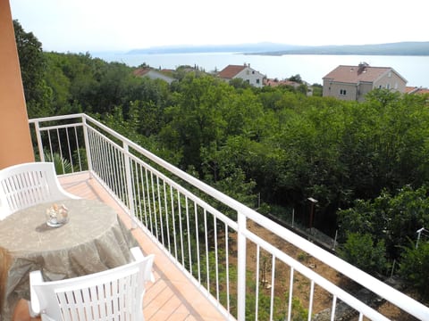 Wohnung in Dramalj, mit Balkon und Meerblick