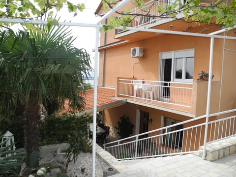 Wohnung in Dramalj, mit Balkon und Meerblick
