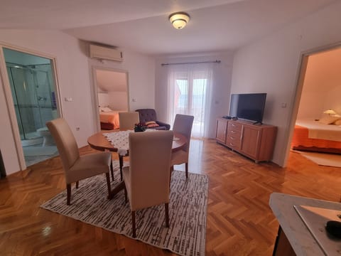 Appartement mit Balkon und Meerblick
