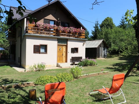 mit Garten, Grill und Terrasse