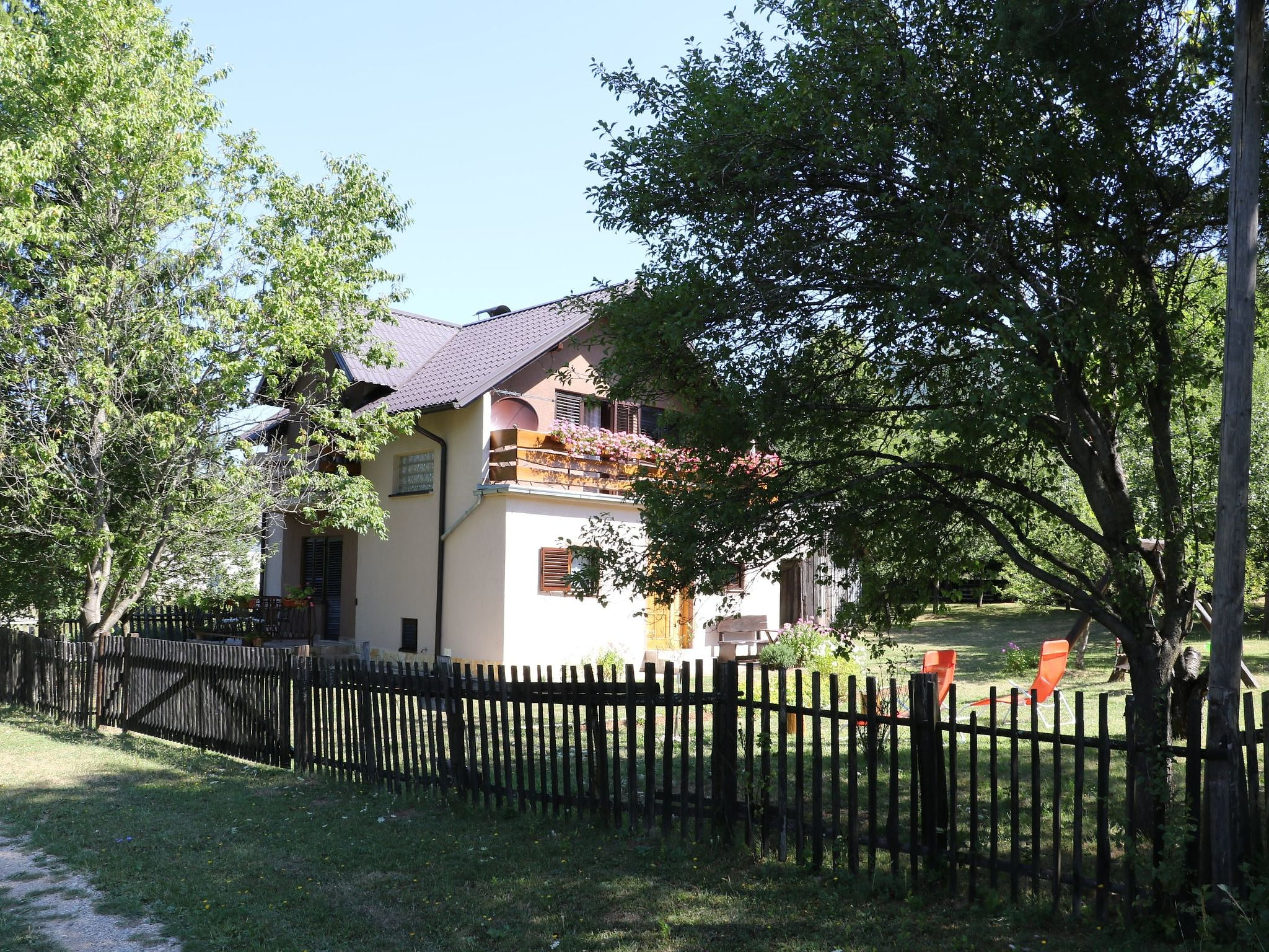 mit Garten, Grill und Terrasse