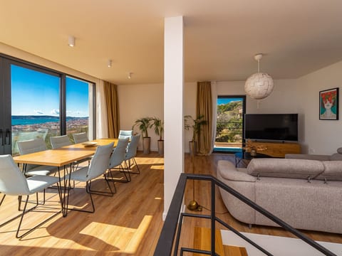 Haus für 9 Personen und 1 Kind in Kastel Luksic