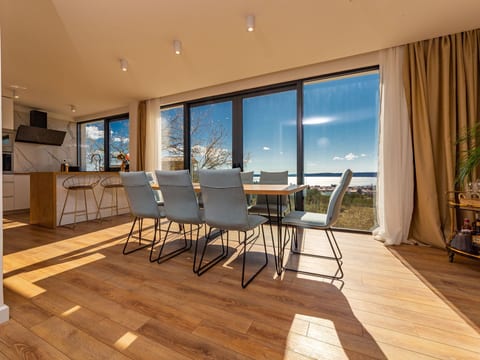 Haus für 9 Personen und 1 Kind in Kastel Luksic