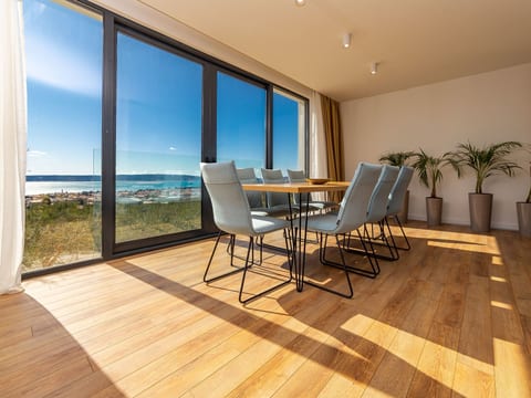 Haus für 9 Personen und 1 Kind in Kastel Luksic