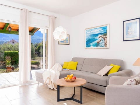 Villa "Sunshine" mit Garten, Grill und Terrasse